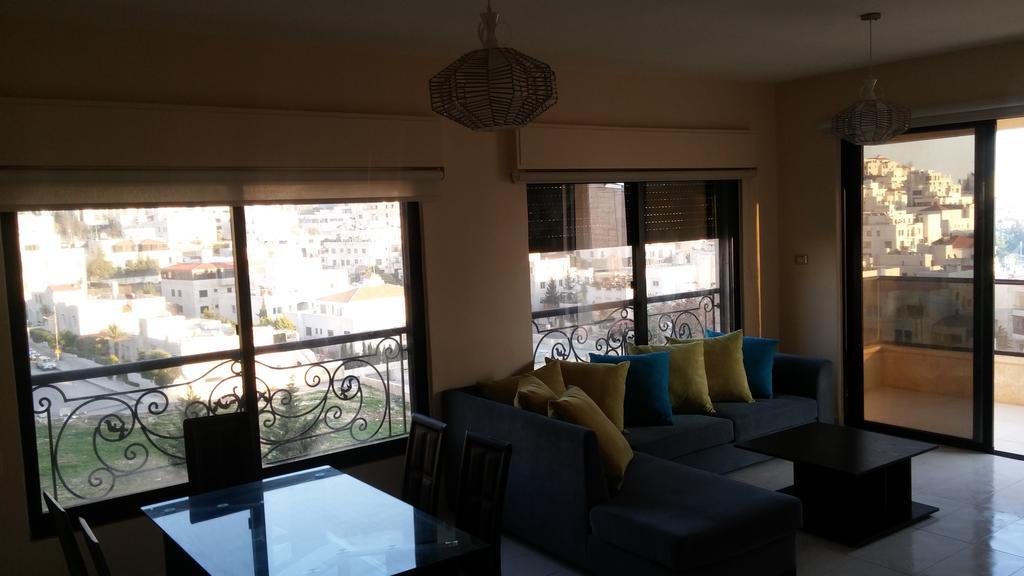 Cozy Dair Ghbar Apartment Amman Exterior photo