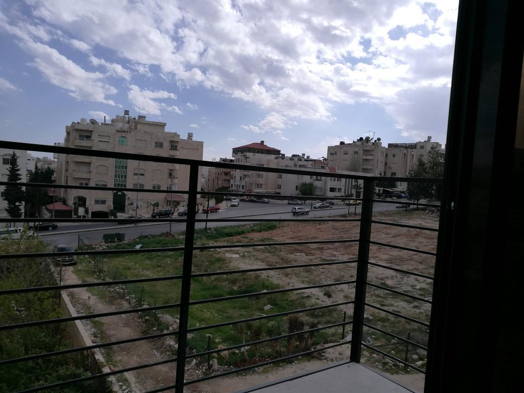 Cozy Dair Ghbar Apartment Amman Exterior photo